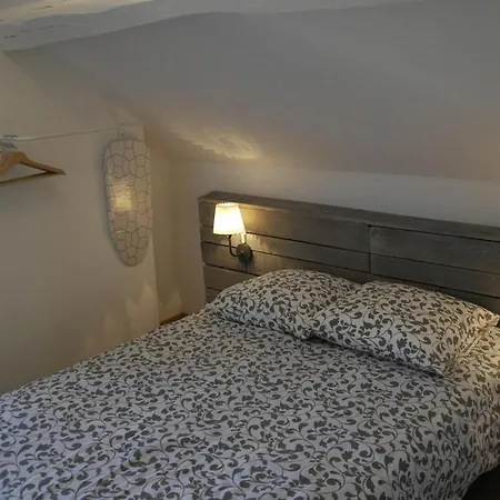 Bel F2 Gare Sur Place Apartment *